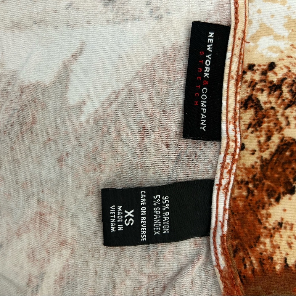 New York & Company Rust and Cream Stretch T-Shirt - Picture 3 of 3